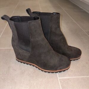 UGG Women's Pax Chelsea Wedge Ankle Boots • black, waterproof, leather